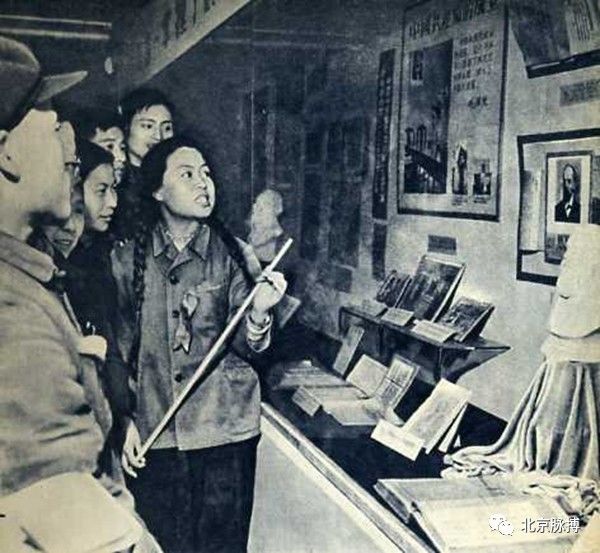 1954年，中共中央马克思恩格斯列宁斯大林著作编译局在北京举办“马克思列宁主义经典著作在中国的传播”展览会