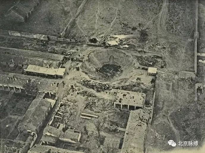 1901年，西什库教堂东北角炸药爆炸留下的大坑