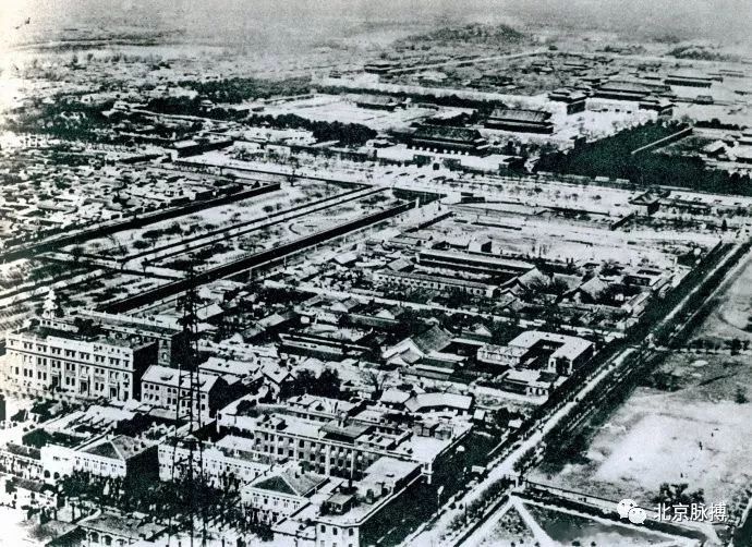 1943年，天安门前千步廊