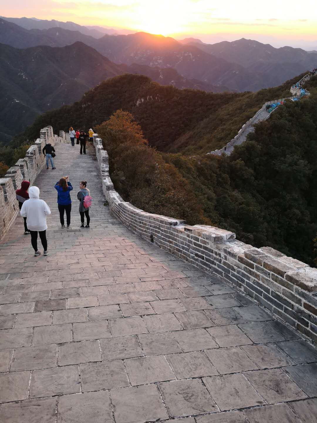 攀登长城 （ Climbing the Great Wall in 2018）