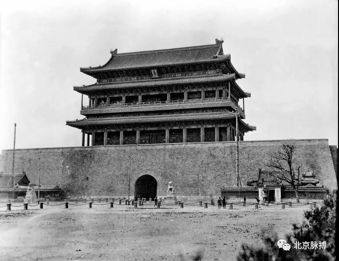 1917年，正阳门城楼南面