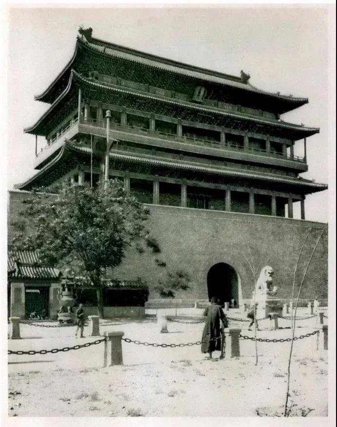 1921年，正阳门城楼南面观帝庙