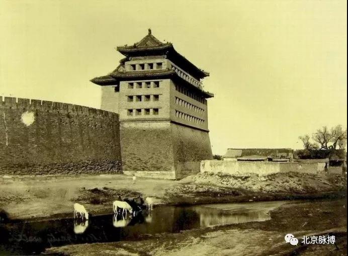 1870年，宣武门箭楼西南面，瓮城外护城河