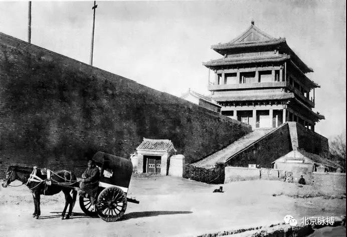 1901年，宣武门城楼东北面及东马道