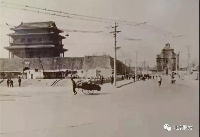 1961年，宣武门城楼南面，东侧豁口护城河桥外侧