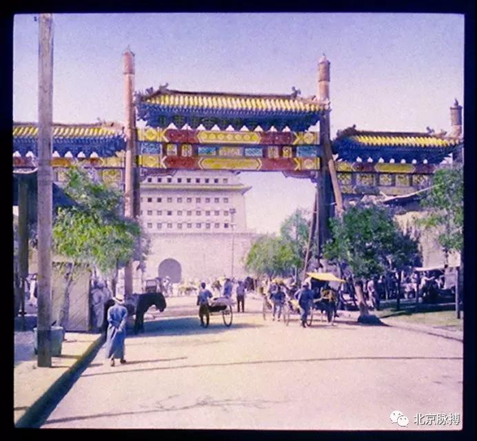 1918年，正阳桥牌楼和正阳门箭楼