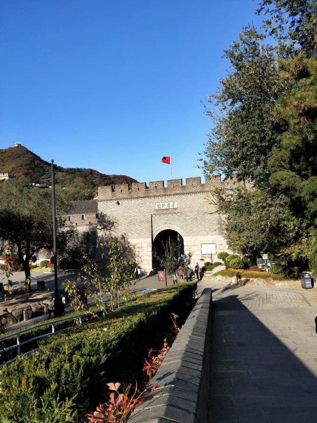 爬八达岭长城；拍摄日期：2018年10月6日。