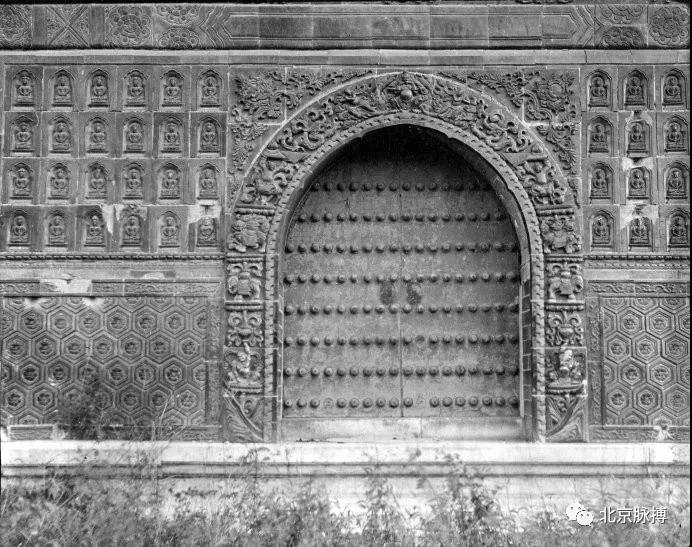 1917年，西天梵境北端琉璃阁券门