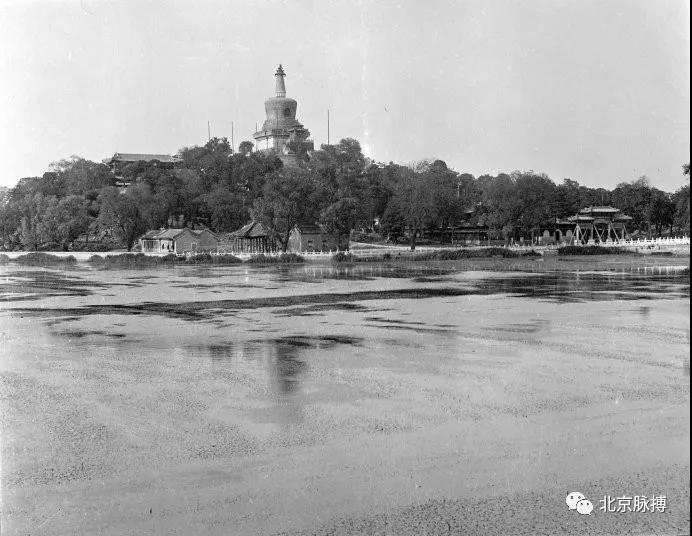 1917年，永安寺塔、堆云牌楼
